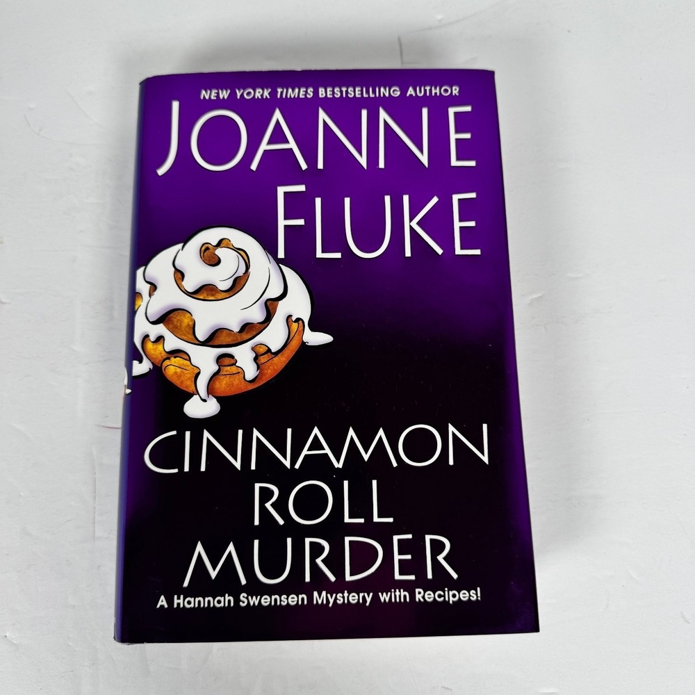 Cinnamon Roll Murder Joanne Fluke 2012 1st Hardcover Printing‎ Cozy Mystery